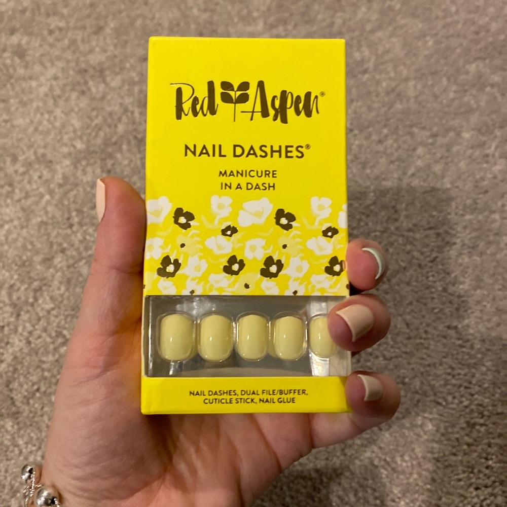Red Aspen Press On Nails